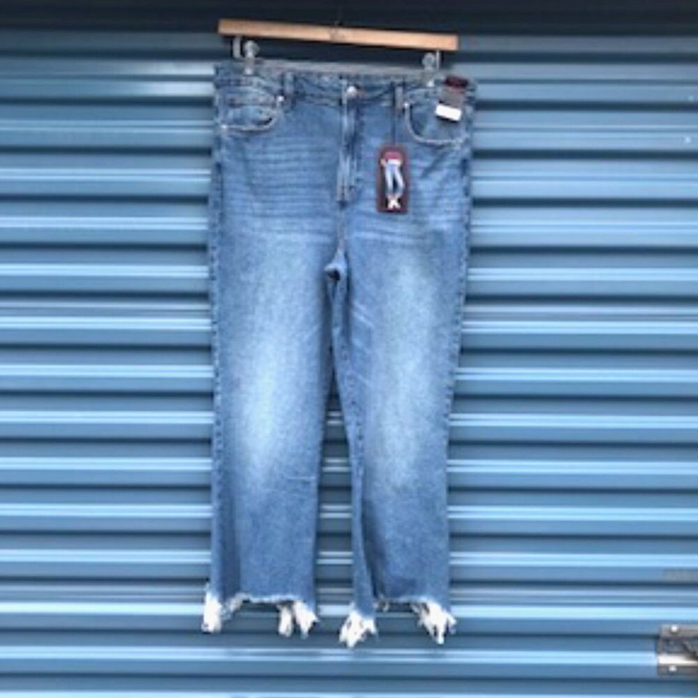 Size: 15 Juniors . High Rise Crop Flare Jeans . No Boundaries . New w/ Tags